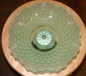 Bagley green satin fishscale cakestand
With chrome stand. 125mm high 218mm diameter
Keywords: Bagley pressed England