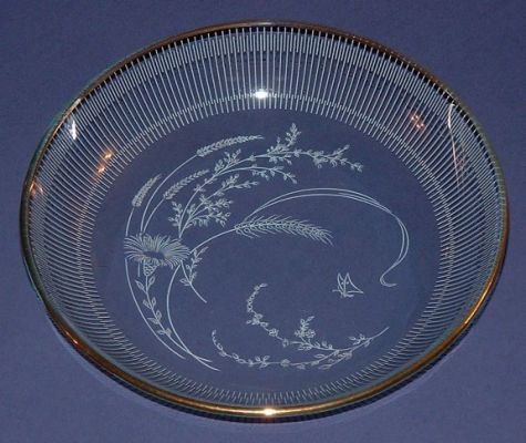 Filigranglas glass dish
Round, 6.25" diameter, 1.25" deep, Unknown pattern but believed to be Filigranglas made in Germany
Keywords: Filigranglas slumped Germany