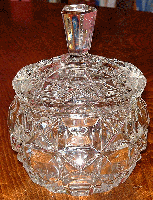 Libochovice 1459 glass bonbon dish with lid
Matches large rose bowl vase (see Vases) - now known not to be a vase but the bottom of a cracker container! 
Keywords: Libochovice Czechoslovakia