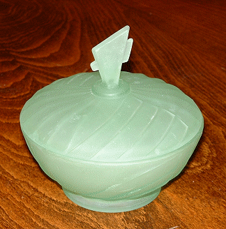 Green satin powder bowl
Unknown maker, probably Czech
Keywords: pressed