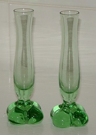 Unknown stem vases
Pair of green/clear stem vases, only about 10cm tall. Base is made of four knobs of green glass. Unknown maker.
