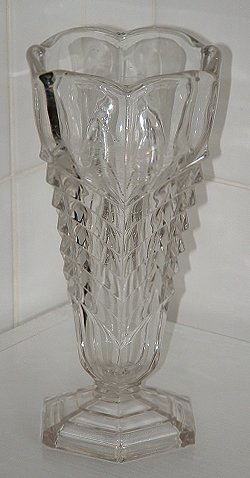 Davidson 295 Chevron Vase - Clear Glass
Rd. no. 826869, registered by George Davidson on 12 March 1938. Catalogue no. 295.
Keywords: Davidson pressed England