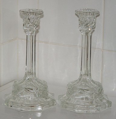 Hoskins Rose pair of candlesticks
Marked with Rd No 802467. Registered by Hoskins Rose & Co. on 1st May 1935. Hoskins Rose & Co were in importer not a manufacturer, so the maker is still unknown.
Keywords: Hoskins pressed