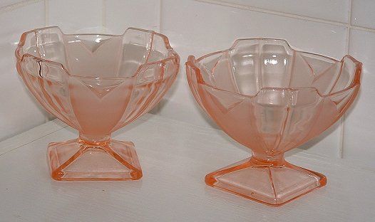 Sowerby 2631 - pair of pink dessert bowls
Identified as Sowerby 2631 pattern.  [Source: Adam Dodds on the Glass Message Board]
Keywords: Sowerby pressed England