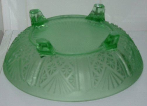 Davidson 718 satin and clear green footed bowl - bottom view
Source: Chris Stewart on the Glass Message Board and see also [url]http://www.cloudglass.com[/url]
Keywords: Davidson pressed England