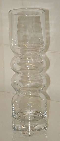 Unknown flint vase with bubble in base
Unknown maker. Pierced bubble in the style of Tapio Wirkkala.

