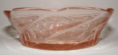 Stolle Neiman small pink pressed bowl
Stolle Neiman small pink pressed bowl. Also known in clear. Probably part of a fruit set.
