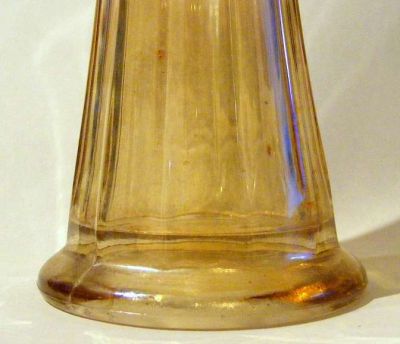 Dugan-Diamond Golden Flute vase - base detail
Keywords: carnival vases